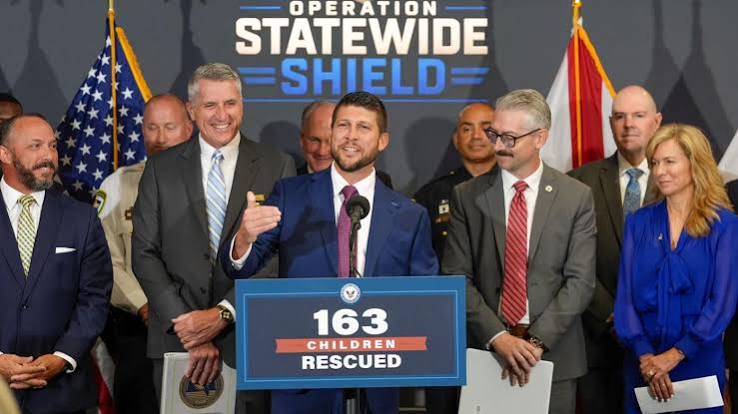 163 niños desaparecidos fueron rescatados en Florida tras una de las mayores operaciones de la historia de Estados Unidos.